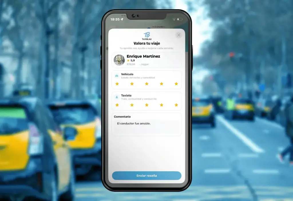 Formulario de valoración de TaxiBlau con puntuaciones del vehículo y del taxista, comentario y botón Enviar reseña.